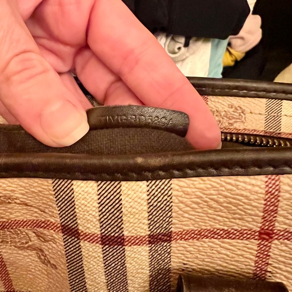 EUC Authentic Burberry Haymarket Check Coated Canvas onslow tote Zipper bag ๐ - Picture 4 of 15